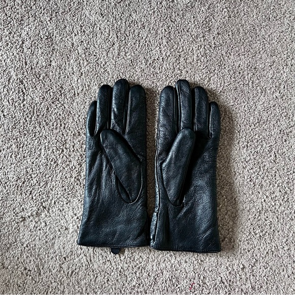 Faux Leather Gloves - Picture 2 of 5